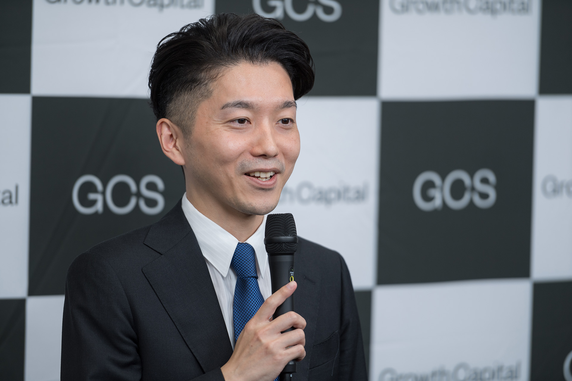 嶺井 政人 （みねい・まさと）早稲田大学在学中にマーケティングソリューションを提供する株式会社セールスサポートを創業し、ネオマーケティングへ売却