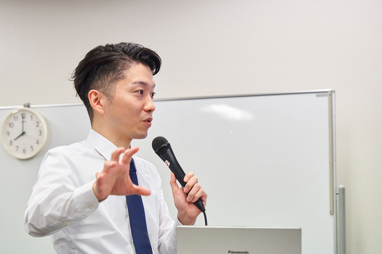 嶺井 政人 (みねい・まさと)早稲田大学在学中にマーケティングソリューションを提供する株式会社セールスサポートを創業し、ネオマーケティングへ売却
