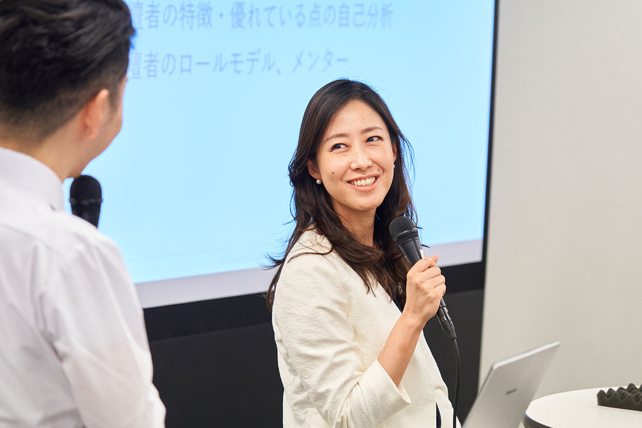 末藤 梨紗子(すえふじ・りさこ)慶應義塾大学卒業後、モルガン・スタンレー証券株式会社(現:モルガン・スタンレーMUFG証券株式会社)に入社